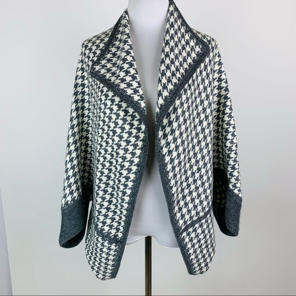 Piel Canela Peru Alpaca Print Shawl Wrap